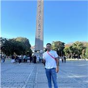Profesor de inglés , portugués y español nativo con experiencia académica .